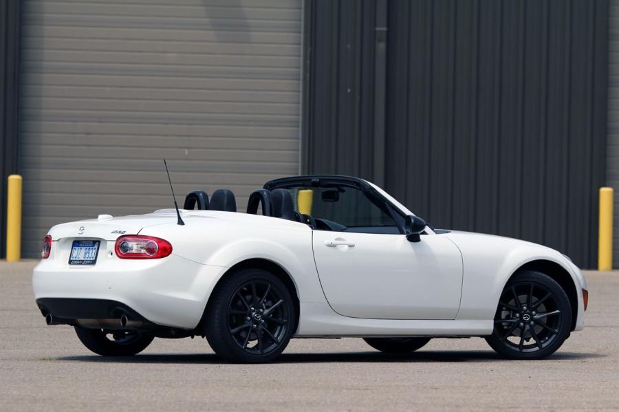  Mazda MX-5 Miata Special Edition 2012 года  (фото 25 из 31)
